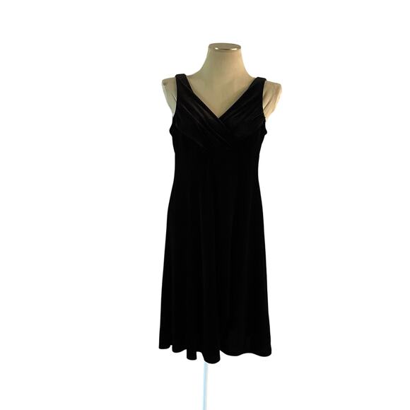 Black Velvet Pleated V Neck Event Dress Sz 12 Eveningwear A Line Semi Formal - Picture 1 of 7